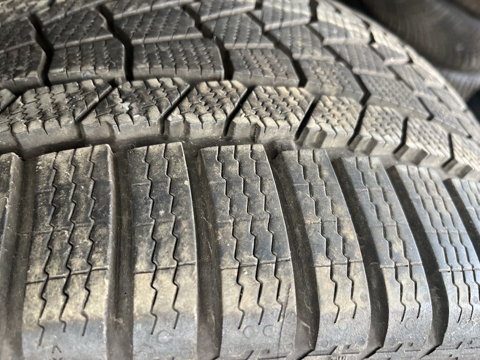 Хубави зимни гуми 275.35.20 Континентак