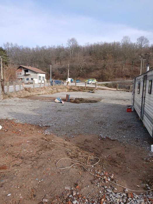 Давам дворно място под наем