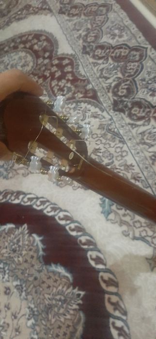 Gitara sotiladi narhidan otb beraman