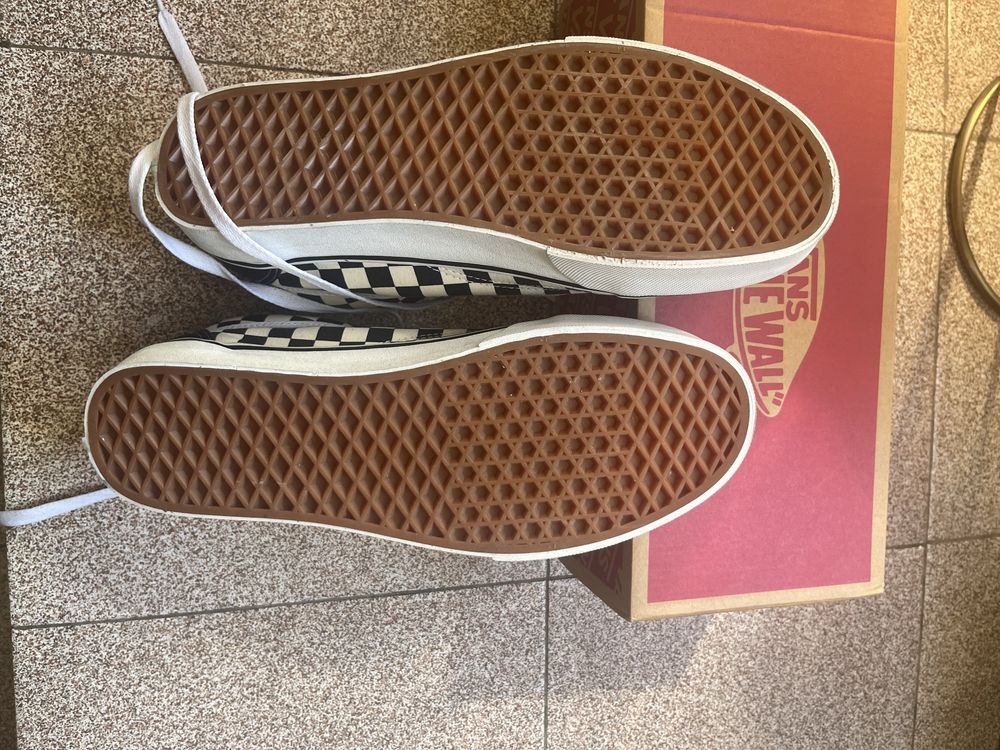 Нови кецове / VANS