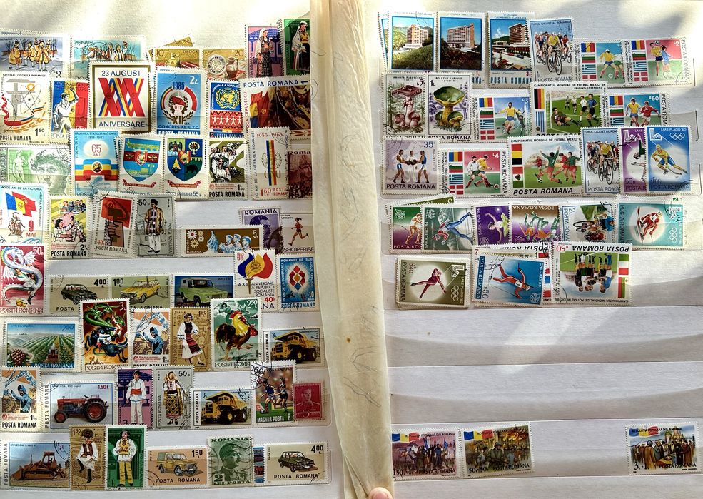Vând album timbre pentru colecționari