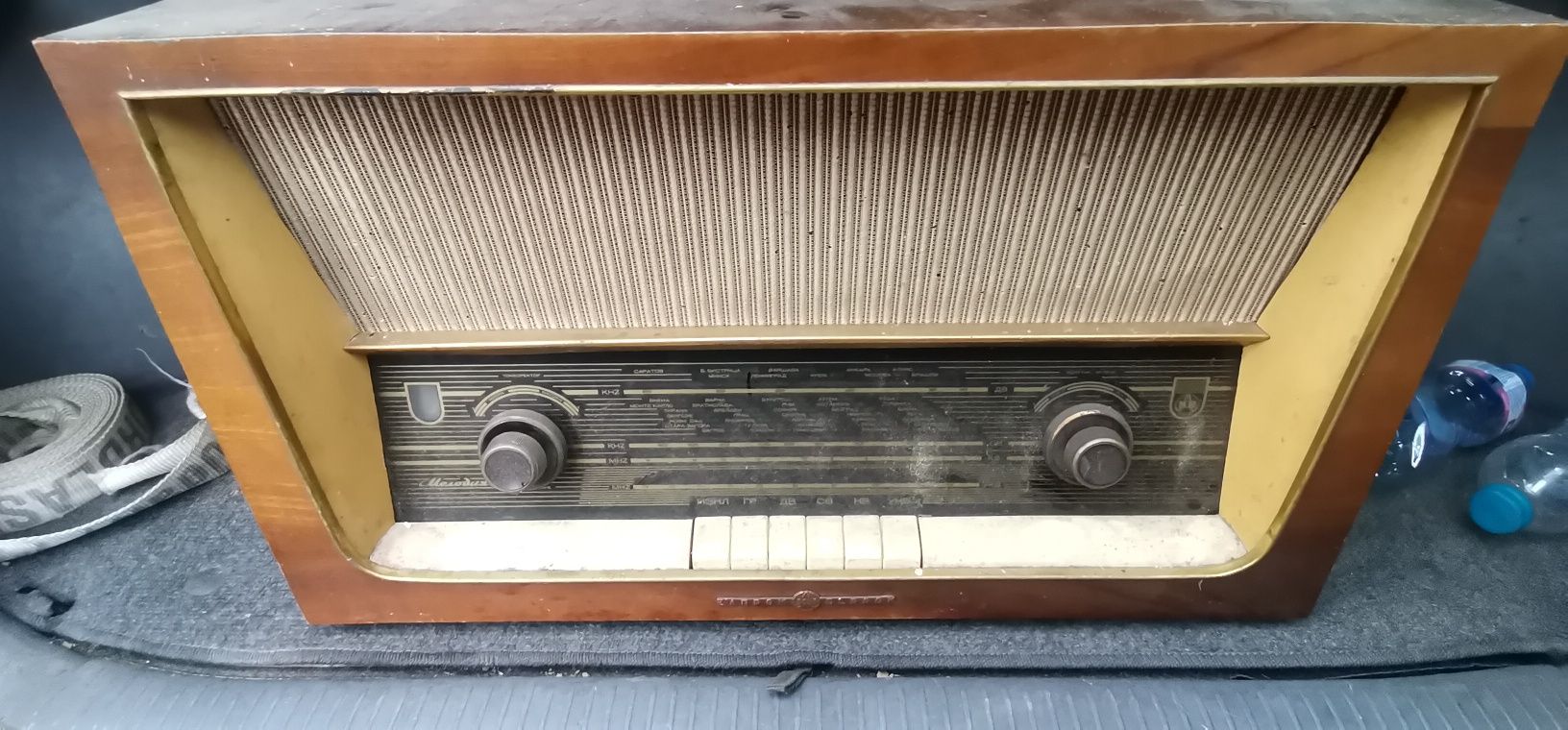 Стар лампов радио приемник Мелодия