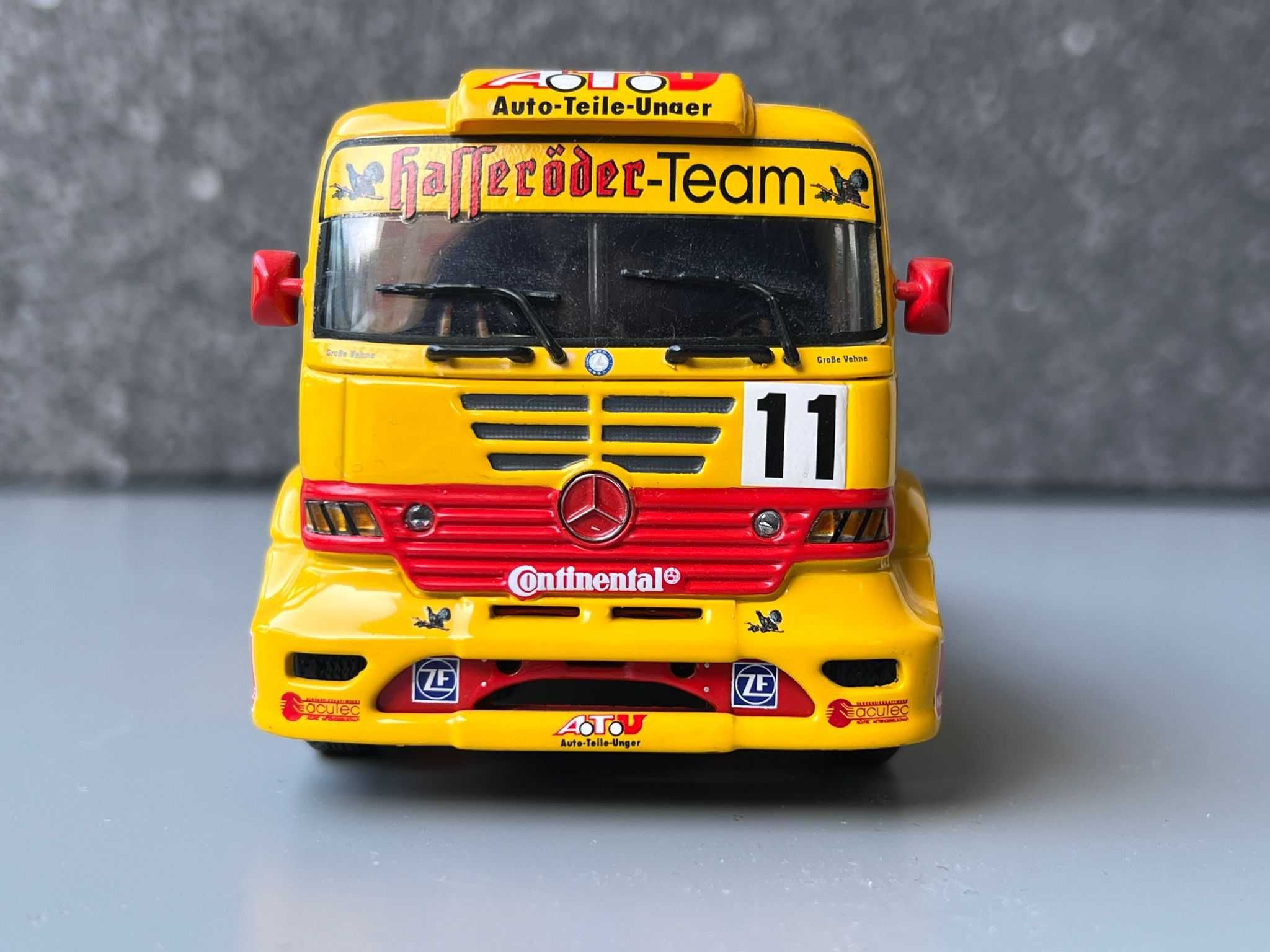 Macheta 1/43 Minichamps Cap Camion Mercedes Renntruck Curse