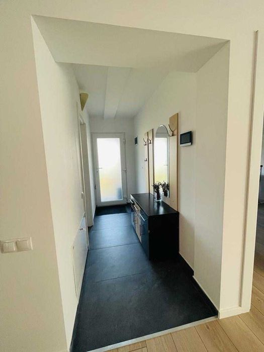 Proprietar inchiriez apartament la casa in Gruia