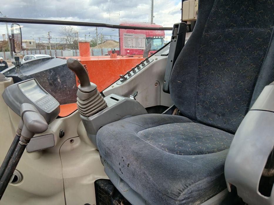 Vand excavator Hitachi 85 USB LC