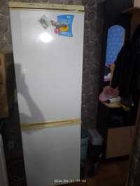 Холодильник б/у продаётся