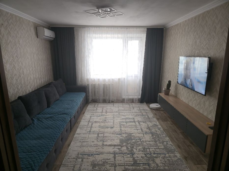 Продам квартиру трехкомнатную ул. планировки в 6 мкр.,с продажей не то