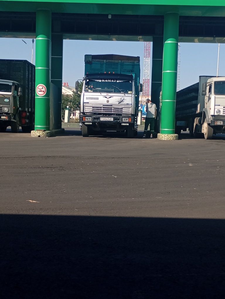 Kamaz prisep sotiladi