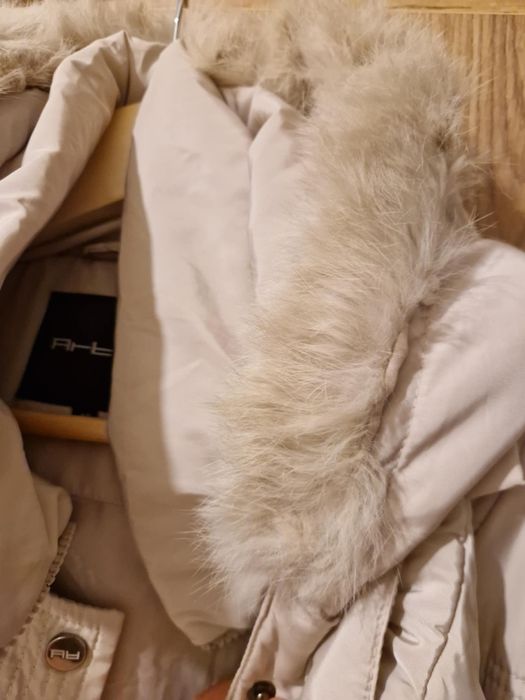 Дамско яке,с естествен пух на качулката