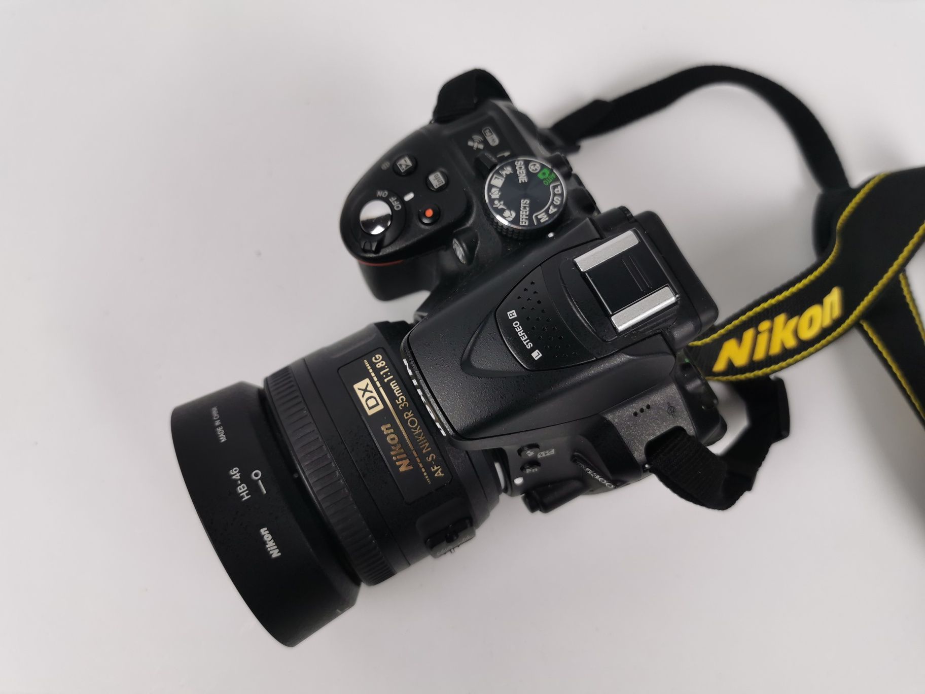 Aparat foto DSLR Nikon D5300 cu obiectiv Nikon 35 mm f/1.8G AF-S DX