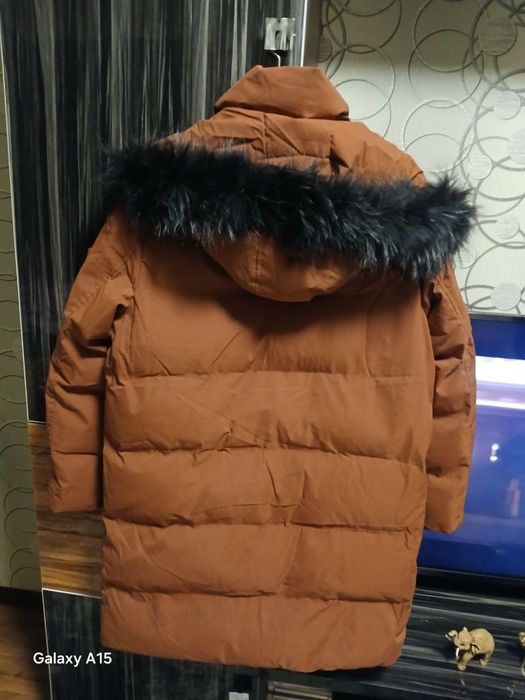 Продам куртку  зимнею.