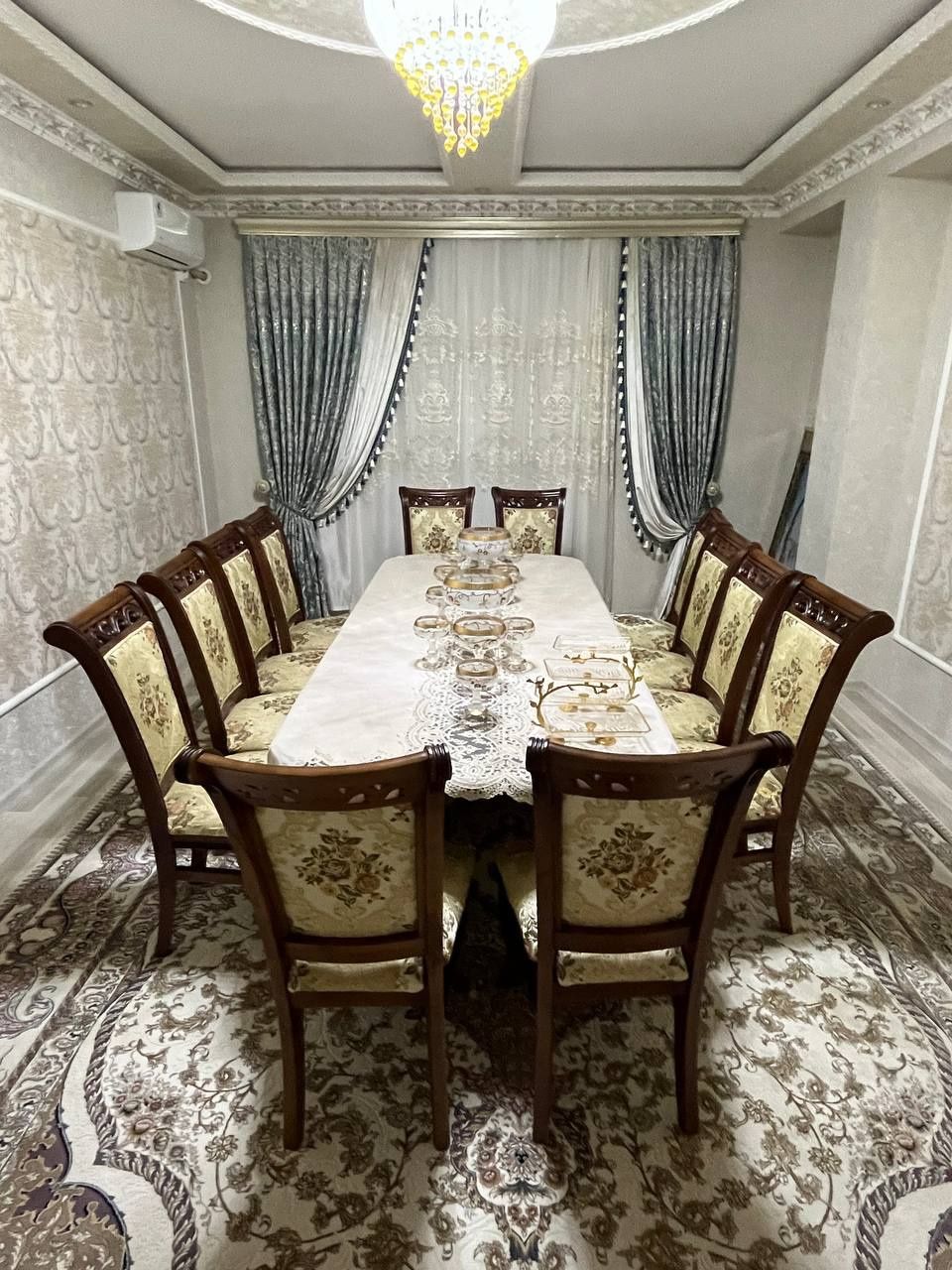 Срочно продам стол стулья