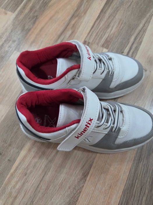 Детски спортни кецове