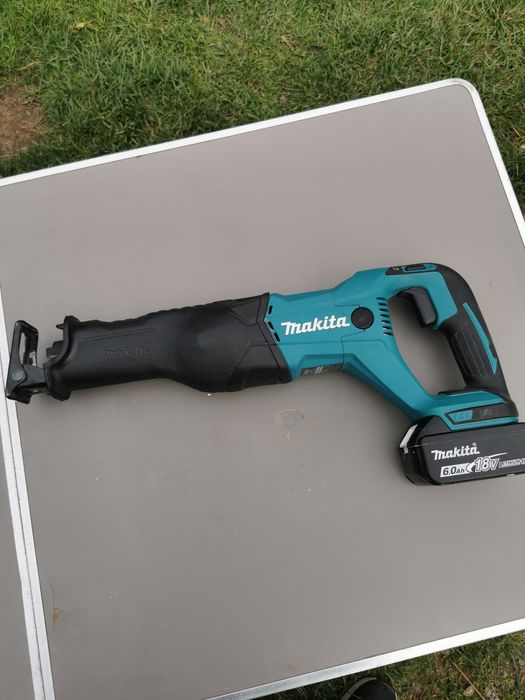 Fierăstrău tip sabie Makita 18V DJR 186