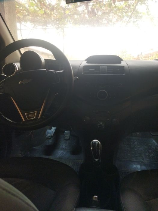 Chevrolet spark sotiladi