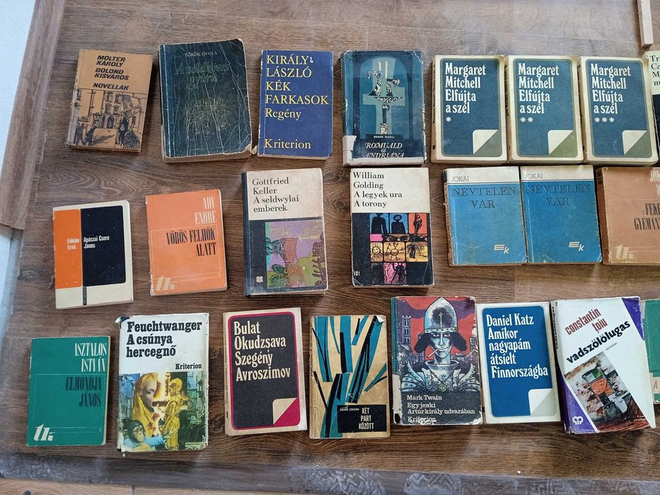 Eladó könyvek. Cārti de vînzare unguresti