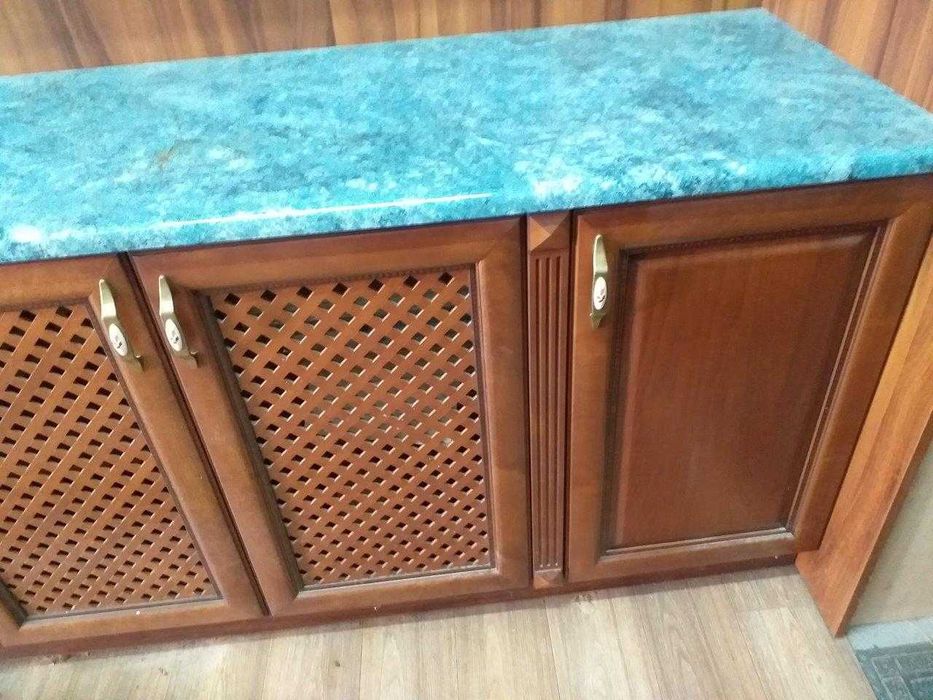 Bucatarie lemn masiv culoarea nucului