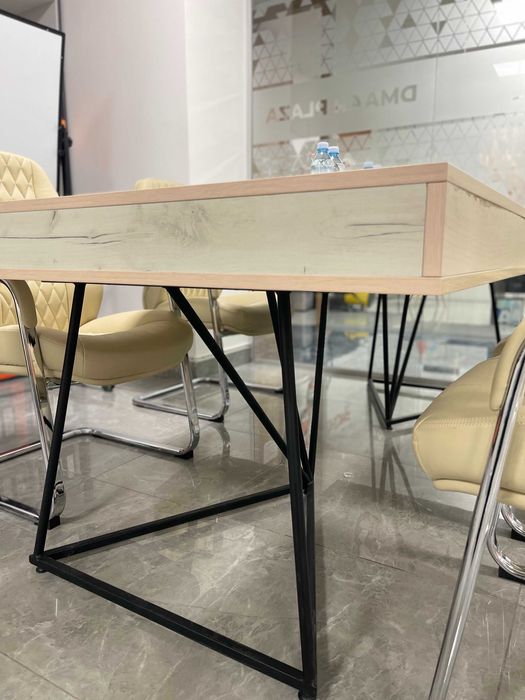 Стол для переговоров