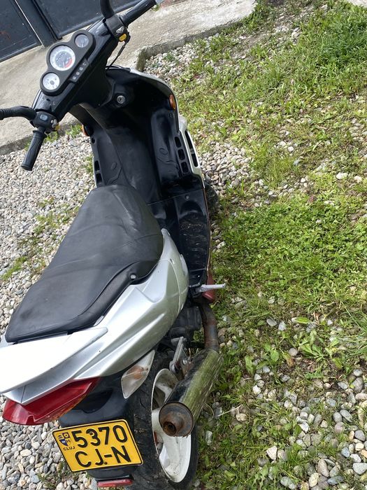Vand sau schimb scuter peugeot spid 2