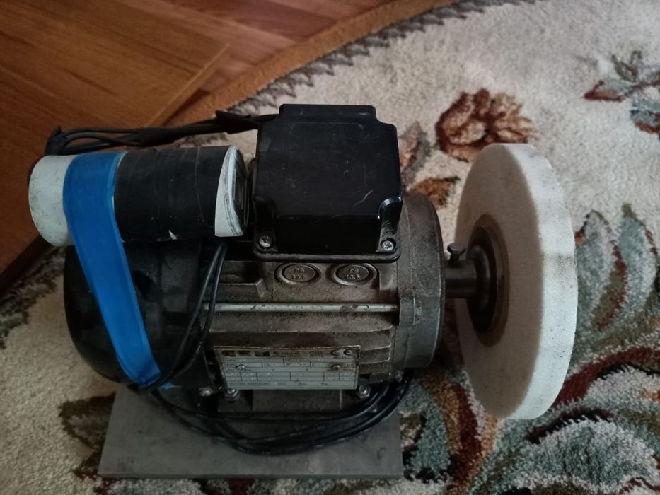 Продам точильный станок,замок,соковыжималку,бутыль и др