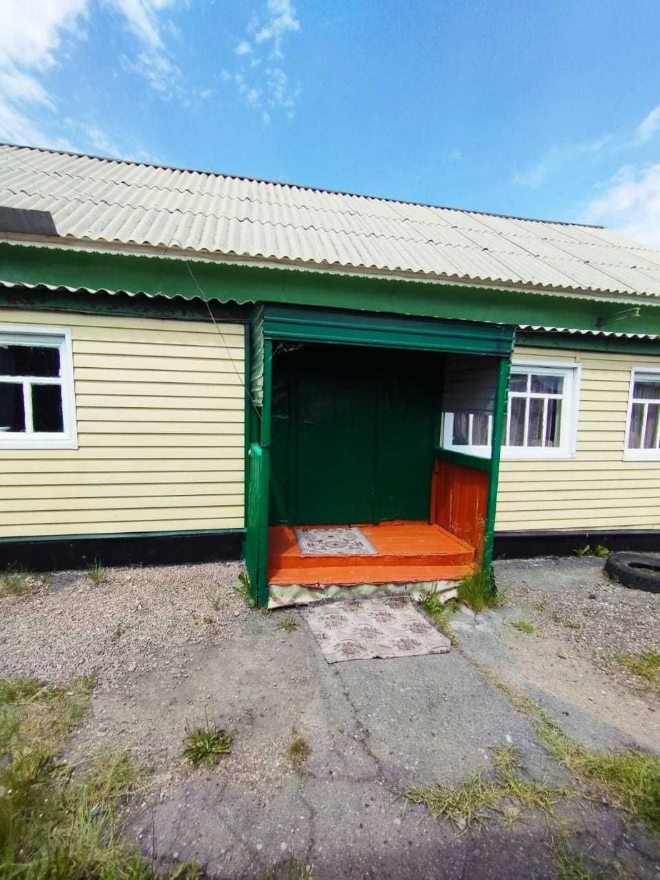 Срочно продам два дома в одном дворе в рабочем поселке.