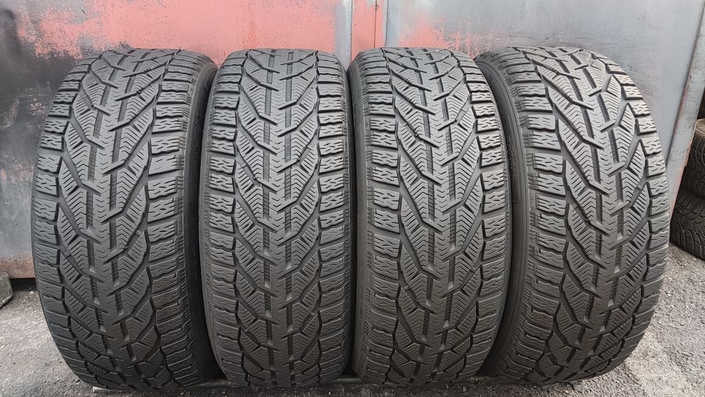 4бр. зимни гуми 225/50/17 Tigar Winter, dot23 
dot23
8+mm
Добро състоя
