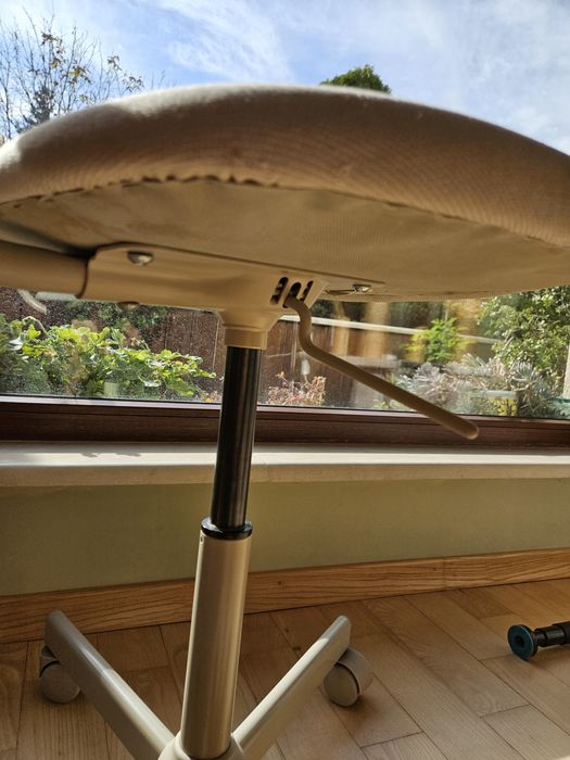 Стол IKEA       .