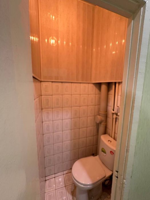 Srochna
Kvartira sotiladi: 
 9-mikra rayon
Arentir Prakratura
2 xonali