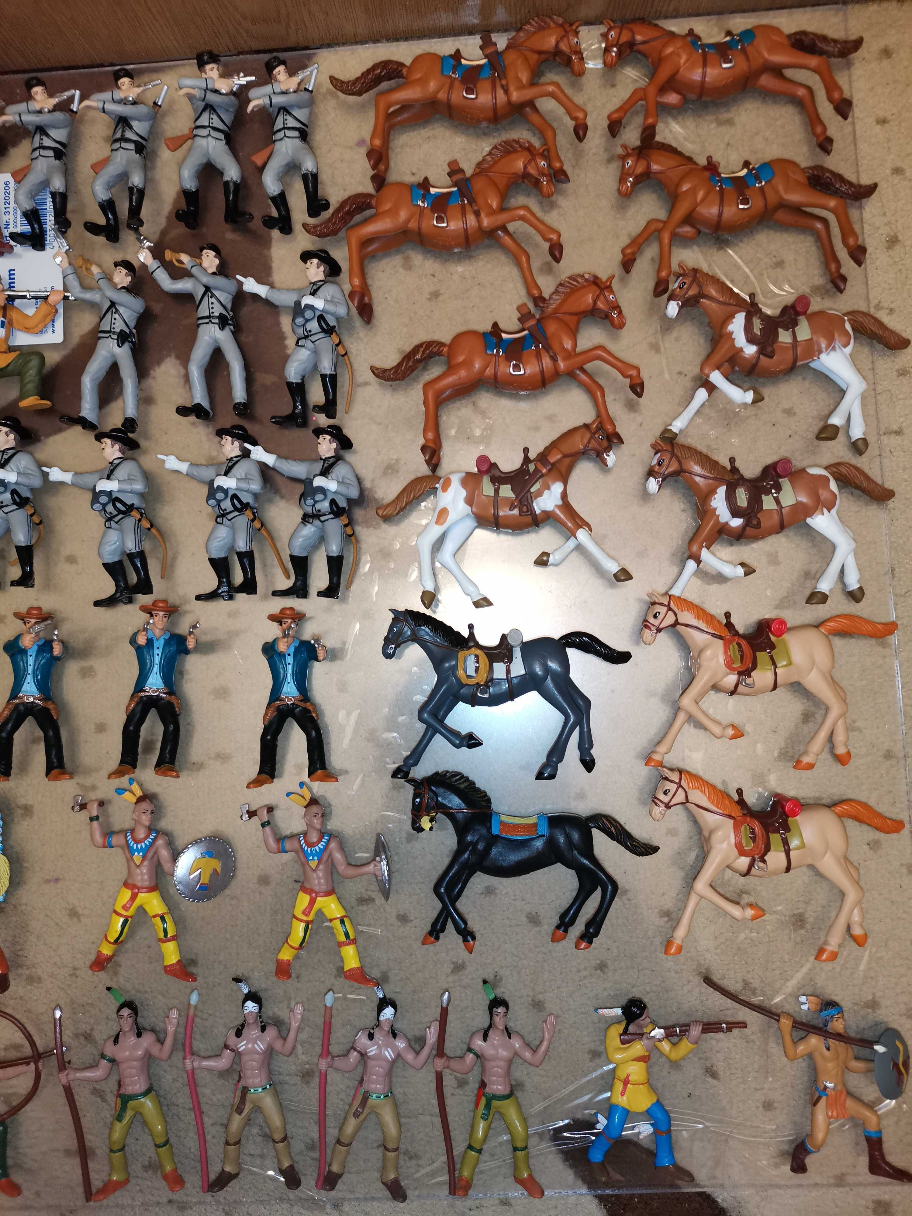 Figurine plastic cauciucat calitate pentru diorame machete cadou