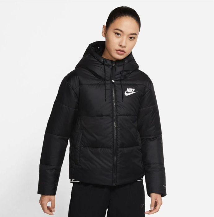 Дамско яке Therma Fit Nike