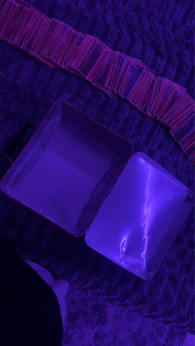 Продавам кутия с Yu-Gi-Oh! Карти