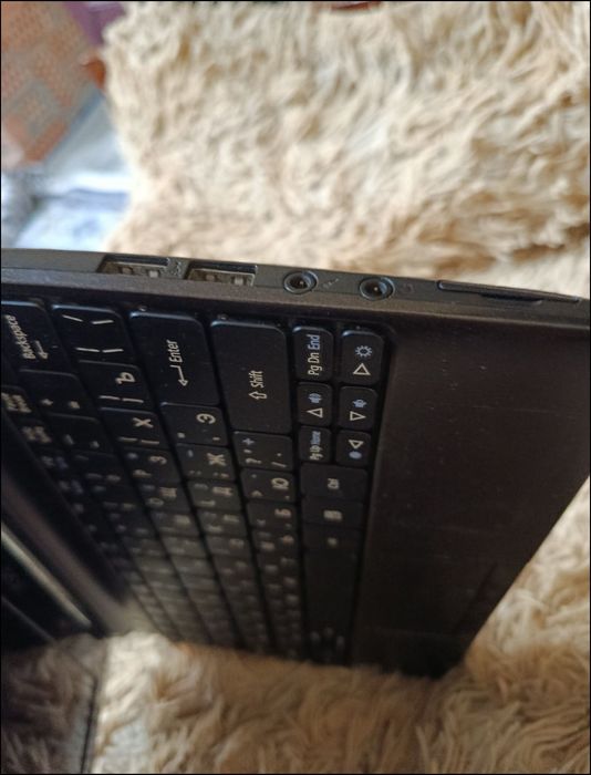 Продается ноутбук. Состояние нерабочий. На запчасти