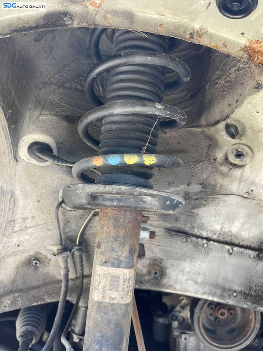 Amortizor Telescop cu Arc si Flansa Dreapta Fata Skoda Superb 2 2008 - 2015 Cod 3C0413031N [C4159]