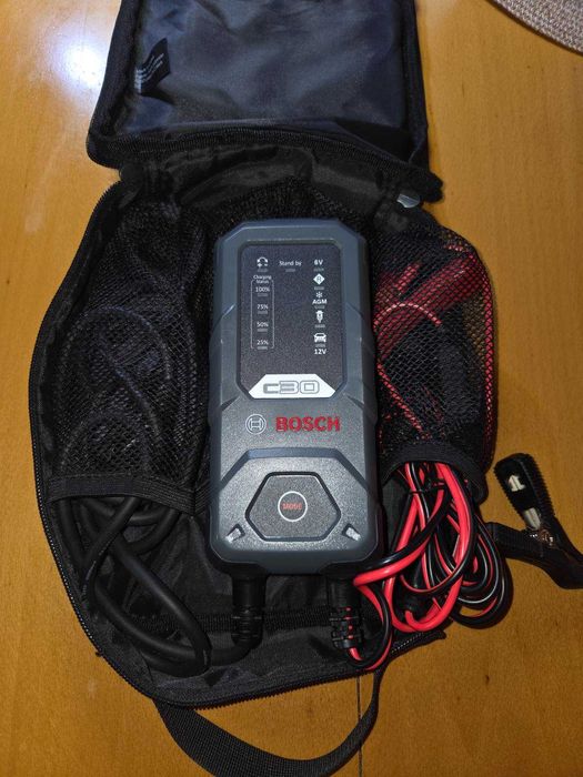 Продавам зарядно за акумолатор BOCH - C30