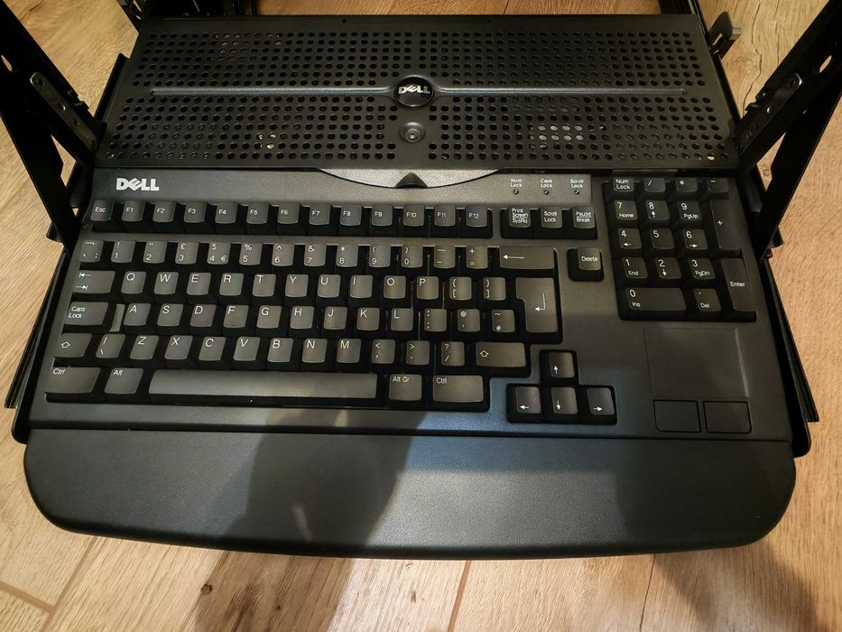 Dell HP535 server rack, screen an keyboard + full colour range screen