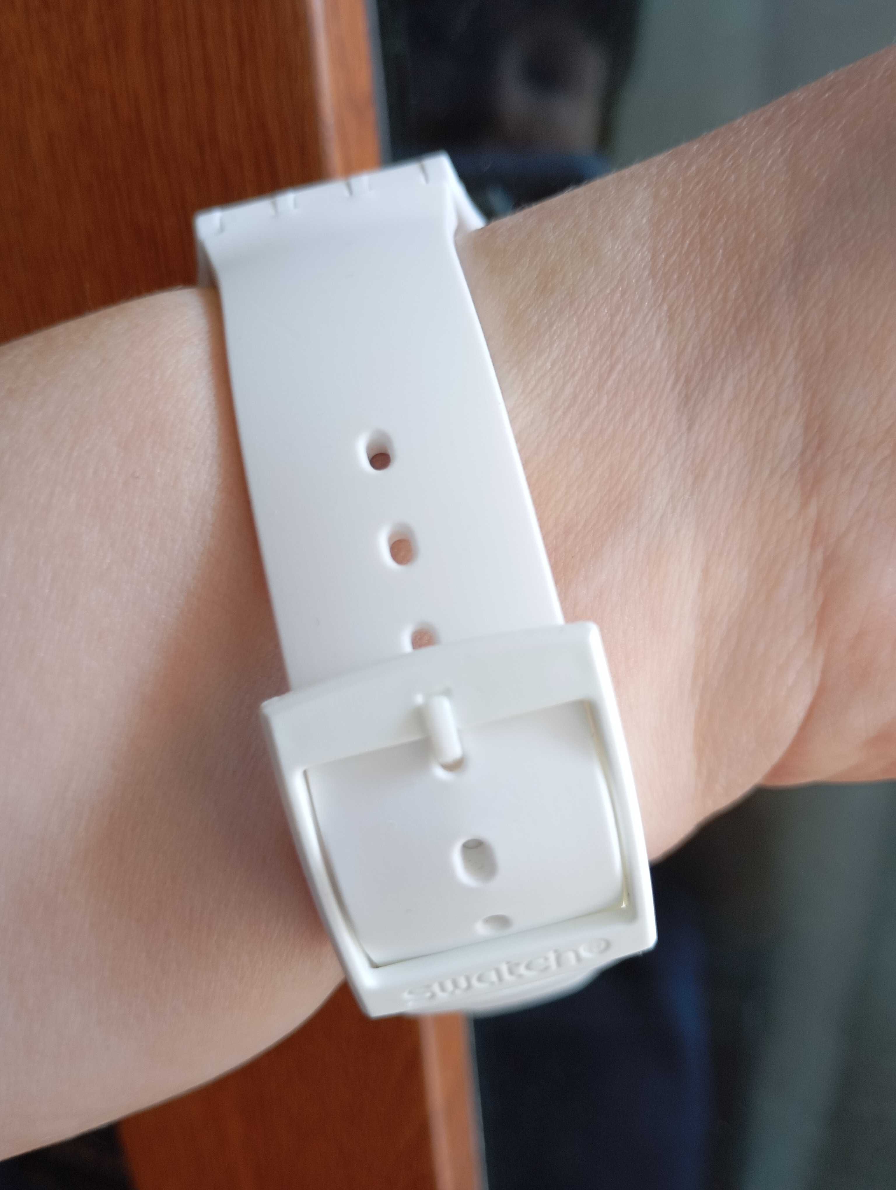 Часовник дамски Swatch Golden Rings White. SO29W107.