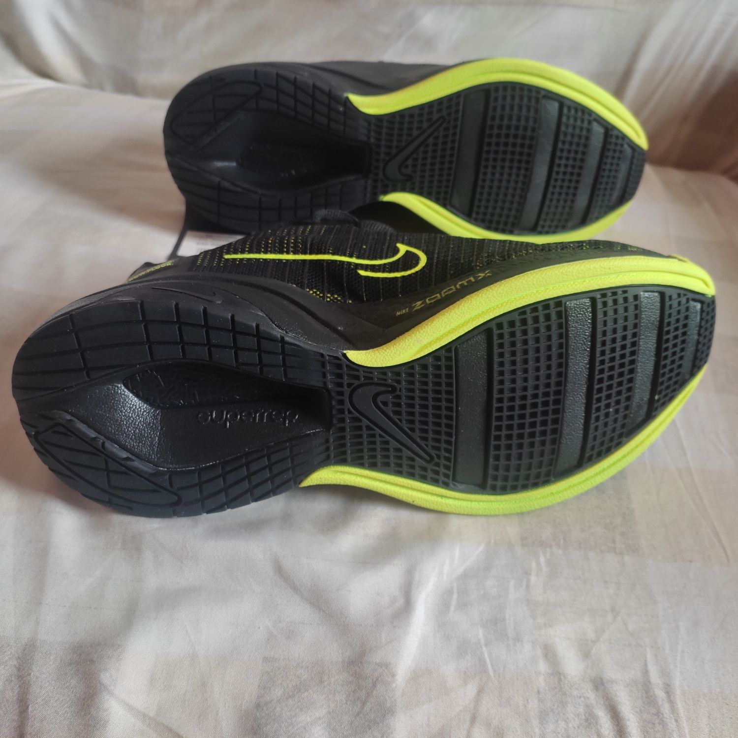 Продам новые  качественные кроссовки Nike zoomx made in vietnam 42