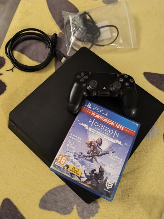 Vând PS 4 de 1 tb stocare și jocuri instalate pe cont!