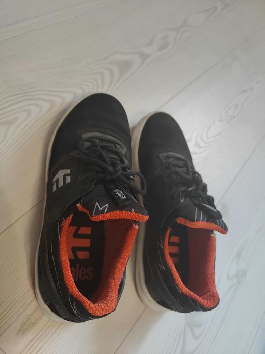 Adidasi Etnies - marimea 39