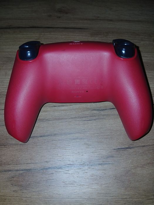 Controller PS5 DualSense Roșu – Ca nou, fără zgârieturi!