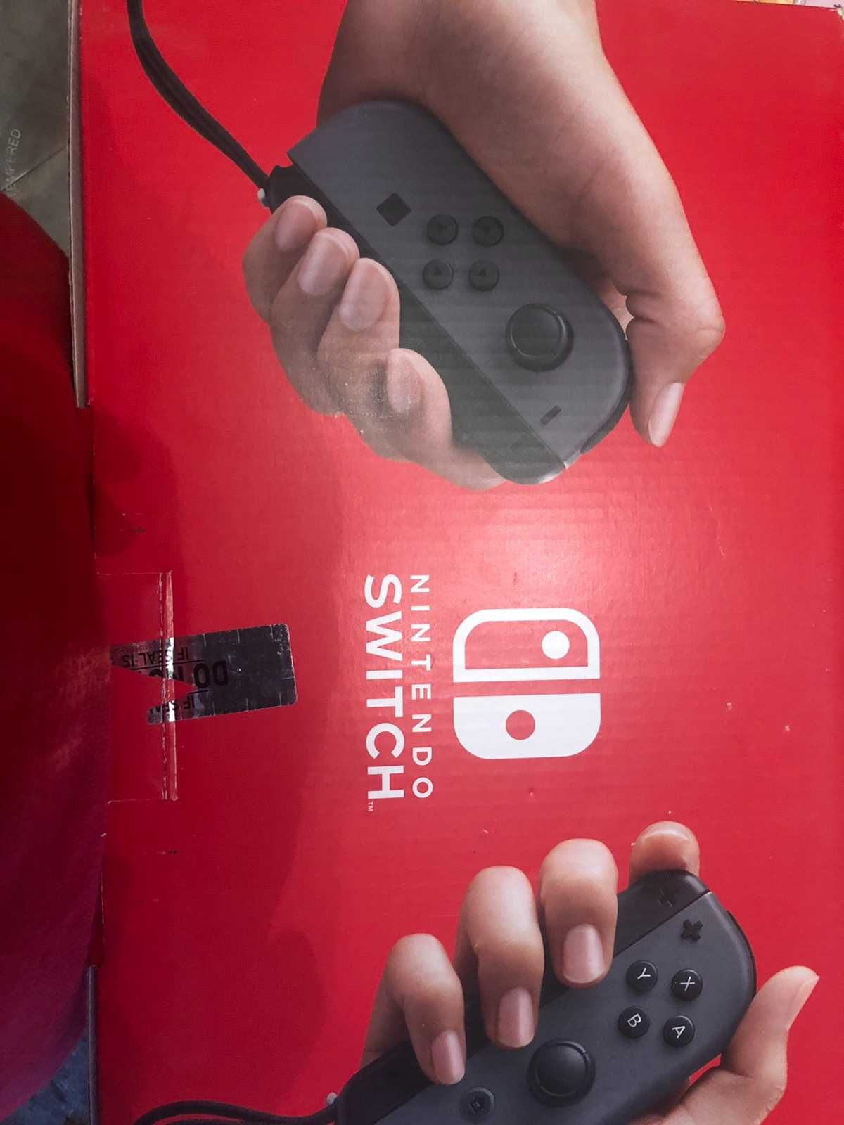 Nintendo - Switch 32GB + 2 джойстика + 6 игри