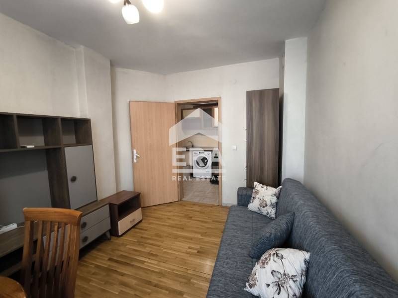 Дава се под наем Двустаен апартамент в Варна, Победа - 56 кв.м за 370 € - Снимка #2