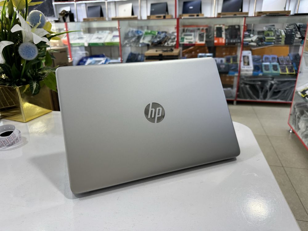 2 ta bir xilda idealni hp core i3 11 avlod 8/256 barmoq izi scaner bor