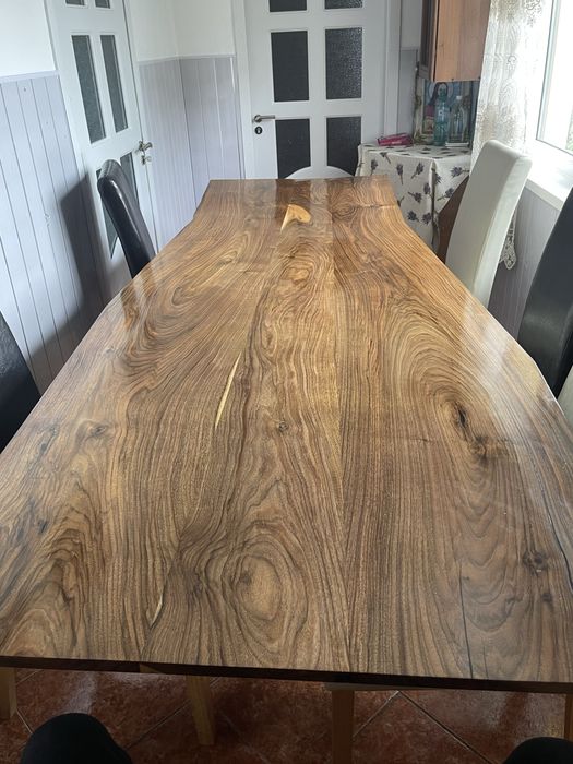 Mese lemn masiv de nuc