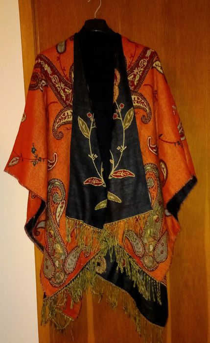 Poncho/șal cu doua fețe, din stofă moale din lana și acril