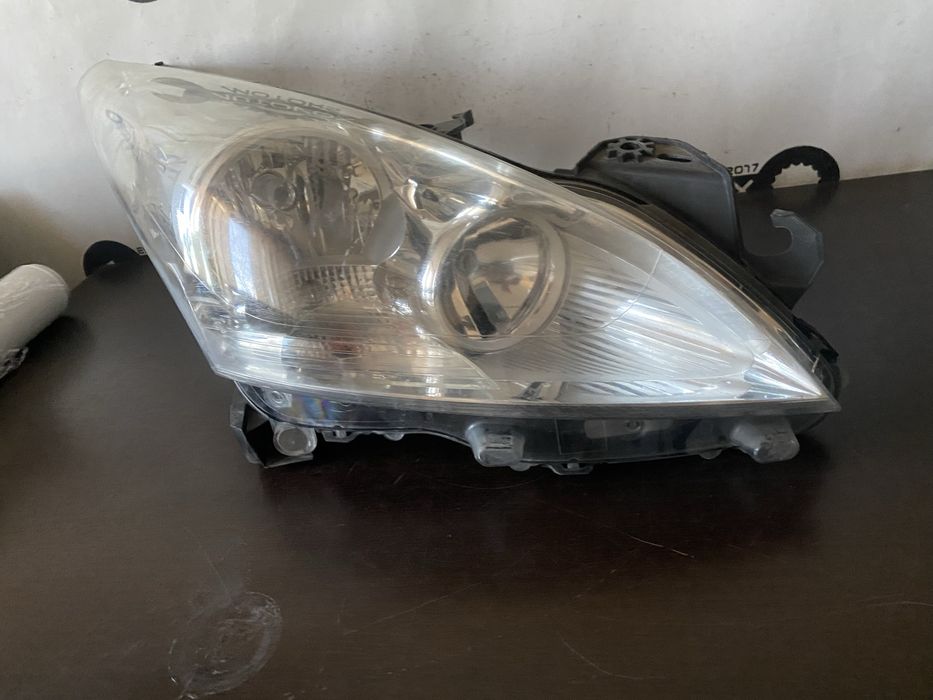 Far dreapta Peugeot 3008 5008 an 2010-2013