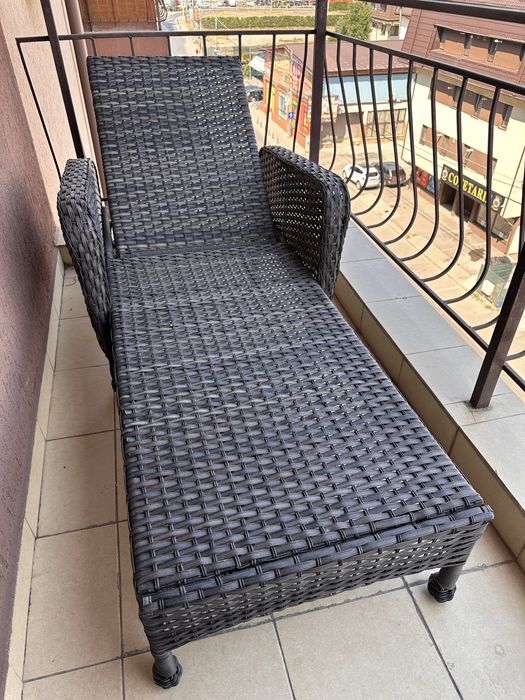 Vand sezlong nou Mobexpert cu perna lui,foarte solid