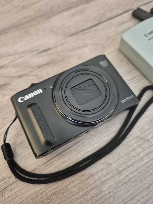 Canon PowerShot SX610 HS - компактна камера с калъф и зарядно