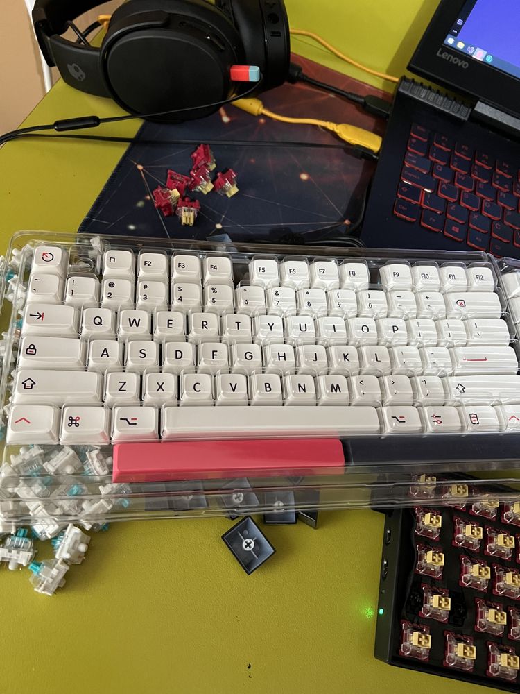 Keycaps Red and White Theme