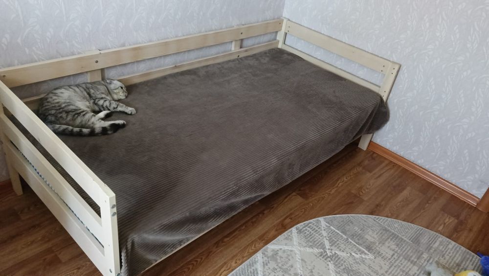 Продам кровать с матрасом